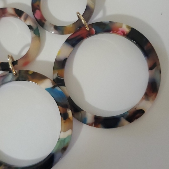 🆕️ Acrylic Circle Drop Earrings - Picture 5 of 7